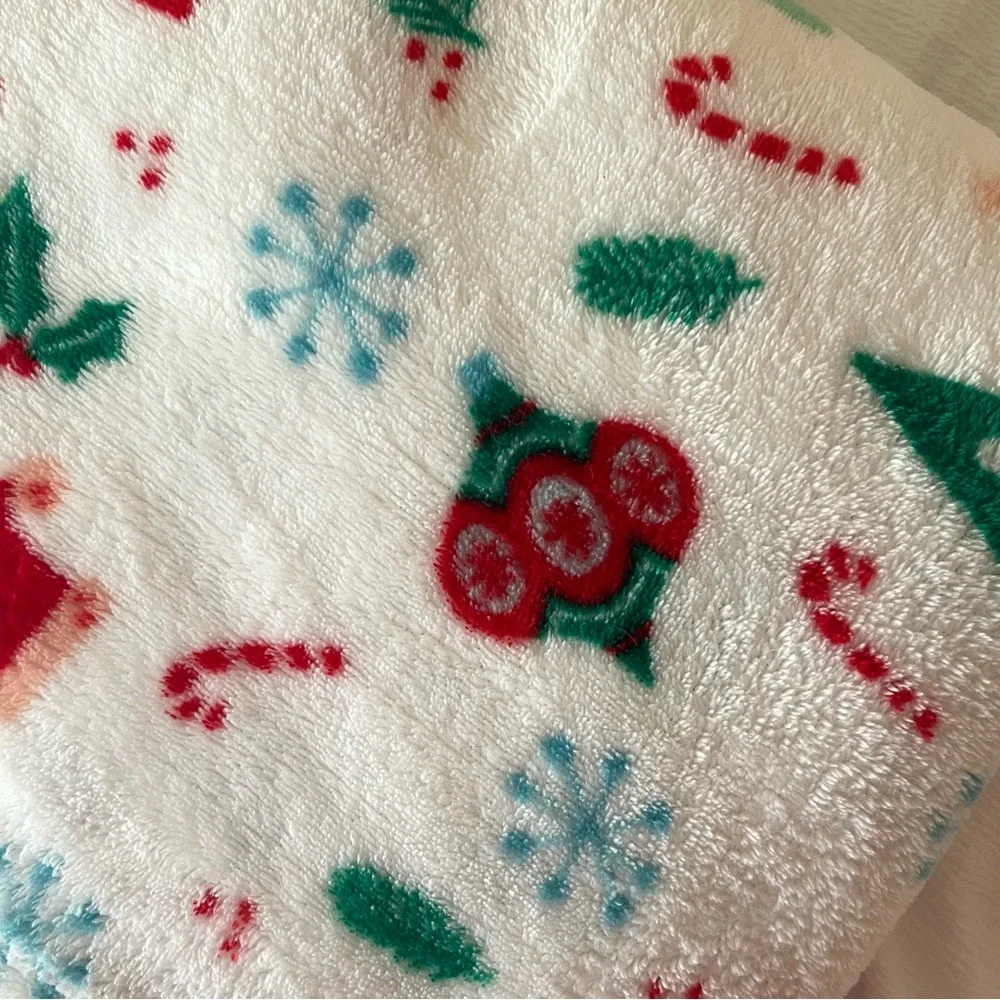 2023 Target Wondershop Holiday Plush Throw Blanket
